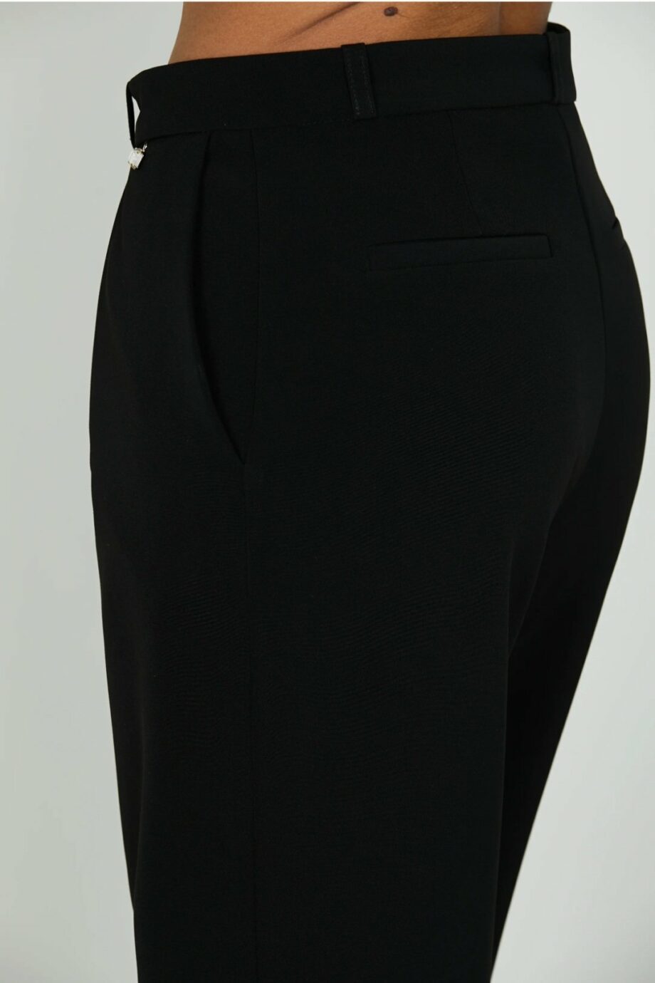 PANTALONE VITA ALTA CON PINCES - RELISH