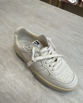 Sneakers total white