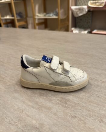 Sneaker bianca e blu