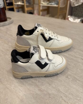 Sneaker bianca e nera